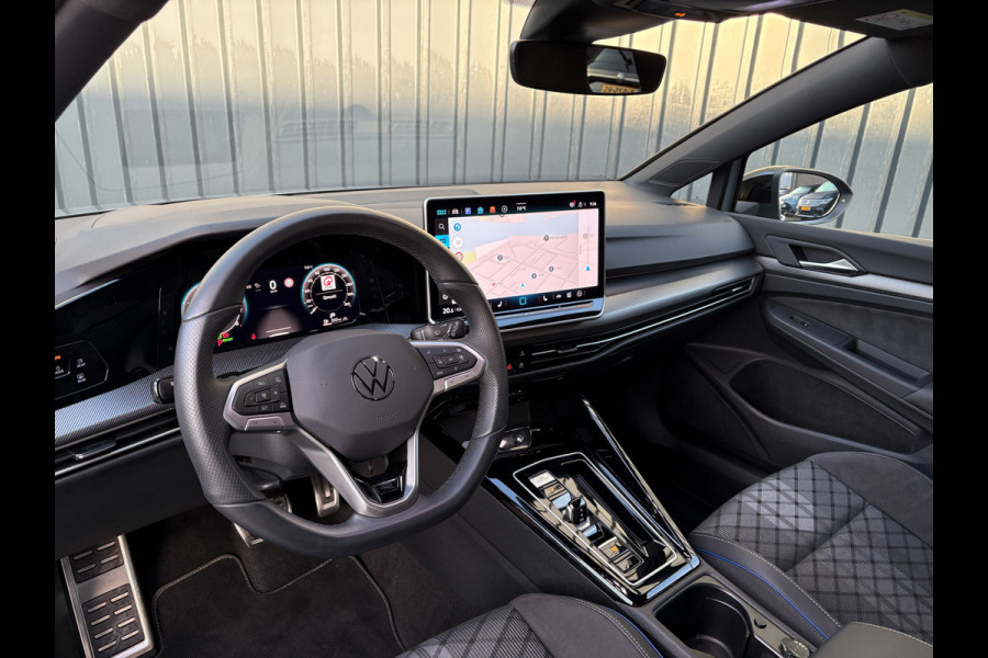 Volkswagen Golf 1.5 eTSI R-Line Edition | Trekhaak wegkl. | Head Up | Camera | Prijs Rijklaar!!