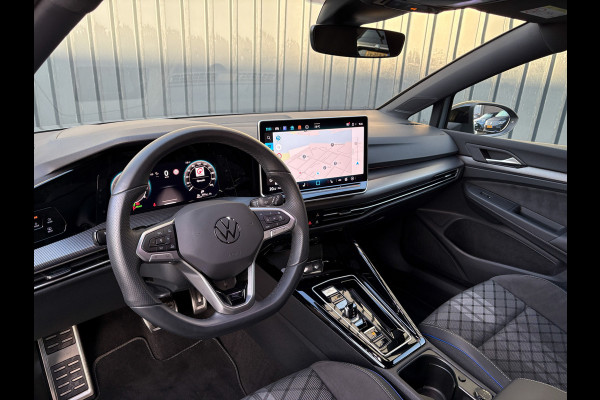 Volkswagen Golf 1.5 eTSI R-Line Edition | Trekhaak wegkl. | Head Up | Camera | Prijs Rijklaar!!