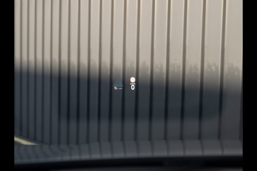 Volkswagen Golf 1.5 eTSI R-Line Edition | Trekhaak wegkl. | Head Up | Camera | Prijs Rijklaar!!