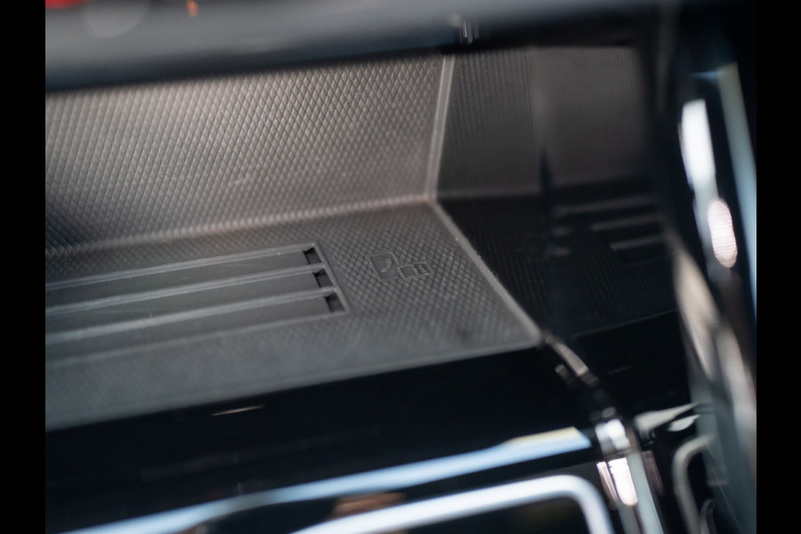 Volkswagen Golf 1.5 eTSI R-Line Edition | Trekhaak wegkl. | Head Up | Camera | Prijs Rijklaar!!