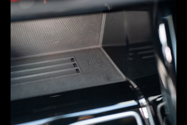 Volkswagen Golf 1.5 eTSI R-Line Edition | Trekhaak wegkl. | Head Up | Camera | Prijs Rijklaar!!