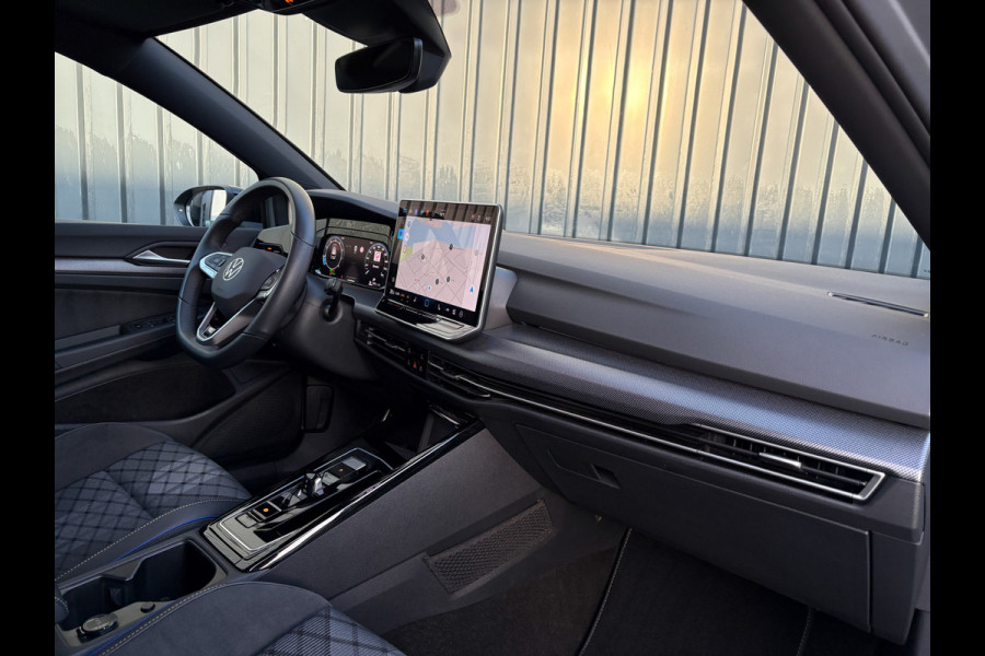 Volkswagen Golf 1.5 eTSI R-Line Edition | Trekhaak wegkl. | Head Up | Camera | Prijs Rijklaar!!