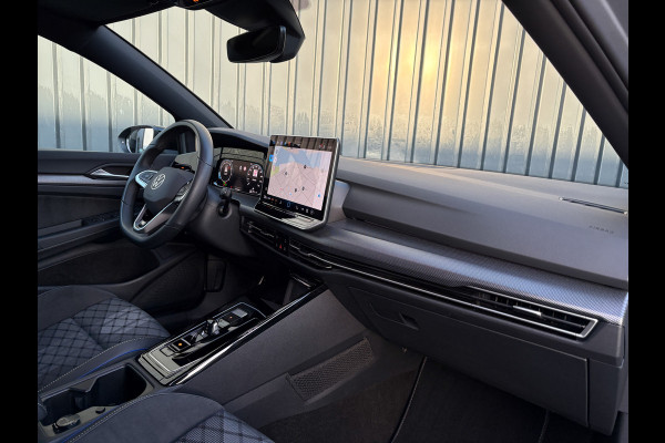 Volkswagen Golf 1.5 eTSI R-Line Edition | Trekhaak wegkl. | Head Up | Camera | Prijs Rijklaar!!