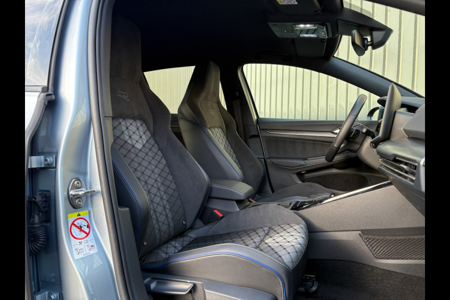 Volkswagen Golf 1.5 eTSI R-Line Edition | Trekhaak wegkl. | Head Up | Camera | Prijs Rijklaar!!