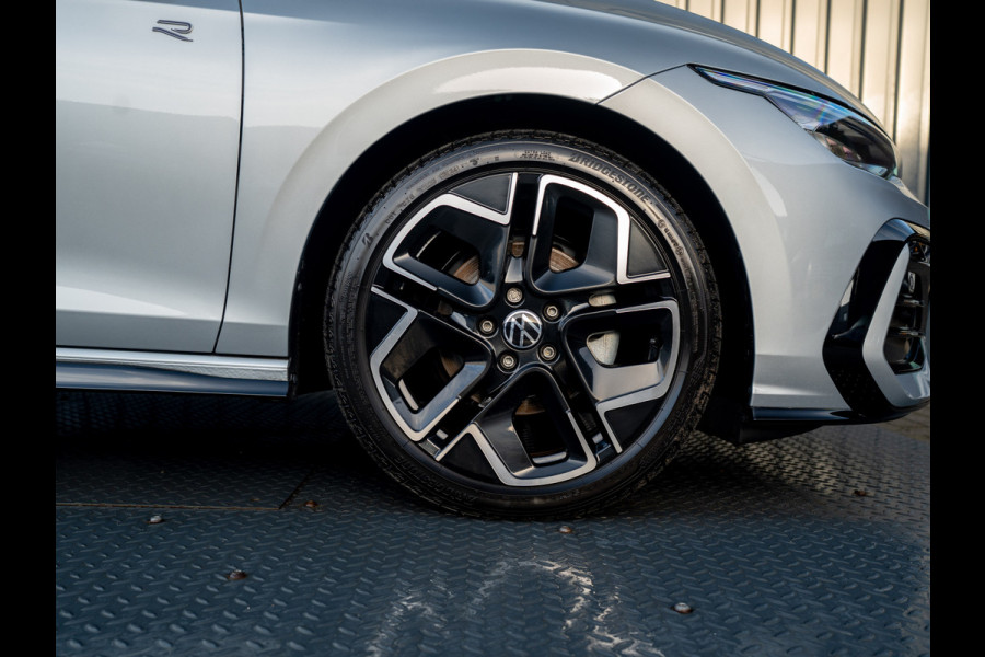 Volkswagen Golf 1.5 eTSI R-Line Edition | Trekhaak wegkl. | Head Up | Camera | Prijs Rijklaar!!