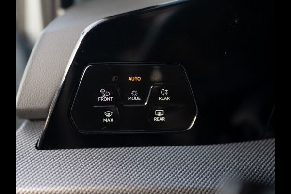 Volkswagen Golf 1.5 eTSI R-Line Edition | Trekhaak wegkl. | Head Up | Camera | Prijs Rijklaar!!