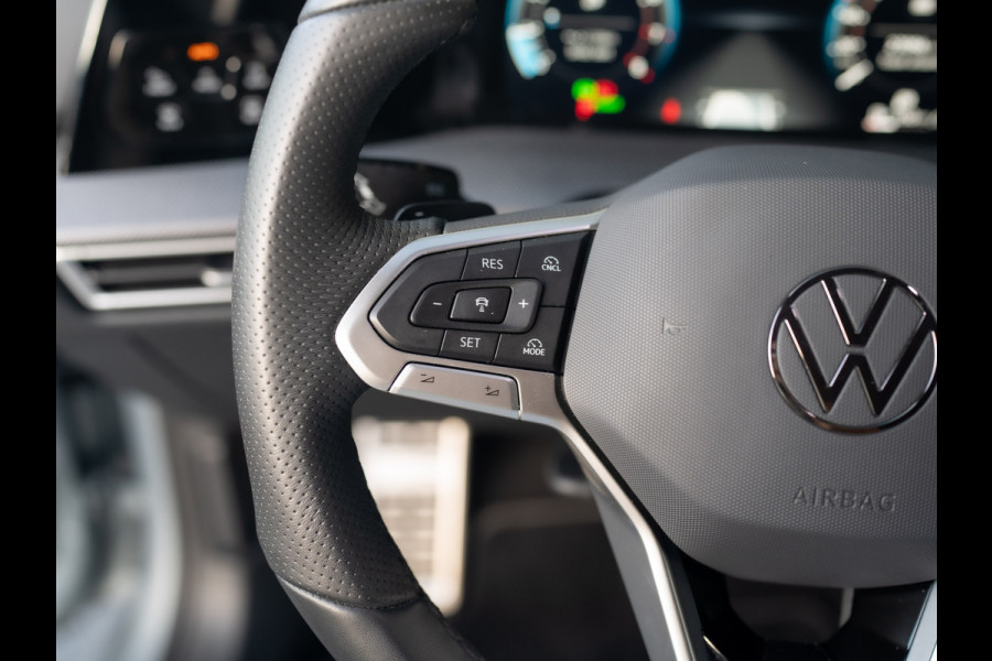 Volkswagen Golf 1.5 eTSI R-Line Edition | Trekhaak wegkl. | Head Up | Camera | Prijs Rijklaar!!