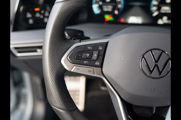 Volkswagen Golf 1.5 eTSI R-Line Edition | Trekhaak wegkl. | Head Up | Camera | Prijs Rijklaar!!