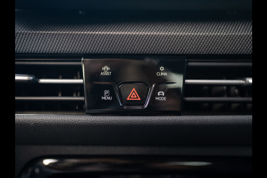 Volkswagen Golf 1.5 eTSI R-Line Edition | Trekhaak wegkl. | Head Up | Camera | Prijs Rijklaar!!