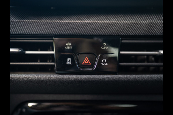 Volkswagen Golf 1.5 eTSI R-Line Edition | Trekhaak wegkl. | Head Up | Camera | Prijs Rijklaar!!