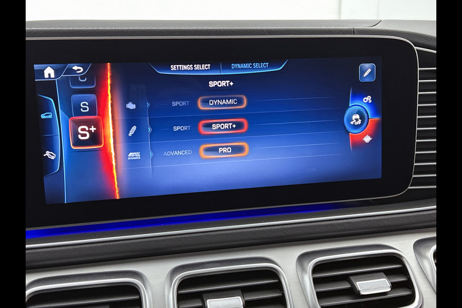 Mercedes-Benz GLE Coupé Mercedes-AMG 53 Hybrid 4MATIC+ Premium Plus Trekhaak | Panorama Schuif-Kanteldak | AMG Night Pakket | Distronic | Parkeerpakket met 360°-camera | Lederen Bekleding. Inclusief 24 maanden MB Certified garantie voor Europa.