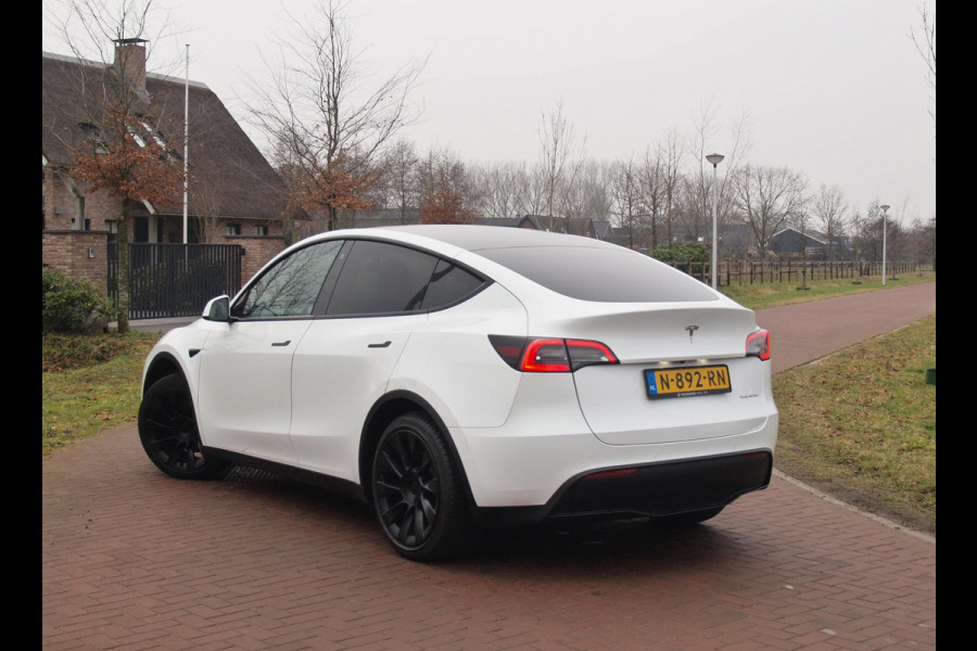 Tesla Model Y Long Range AWD 75 kWh | Panoramadak | Trekhaak | Camera | Apple Carplay | Cruise Control |