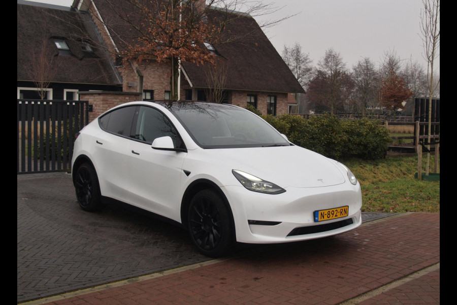 Tesla Model Y Long Range AWD 75 kWh | Panoramadak | Trekhaak | Camera | Apple Carplay | Cruise Control |