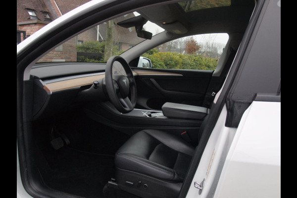 Tesla Model Y Long Range AWD 75 kWh | Panoramadak | Trekhaak | Camera | Apple Carplay | Cruise Control |