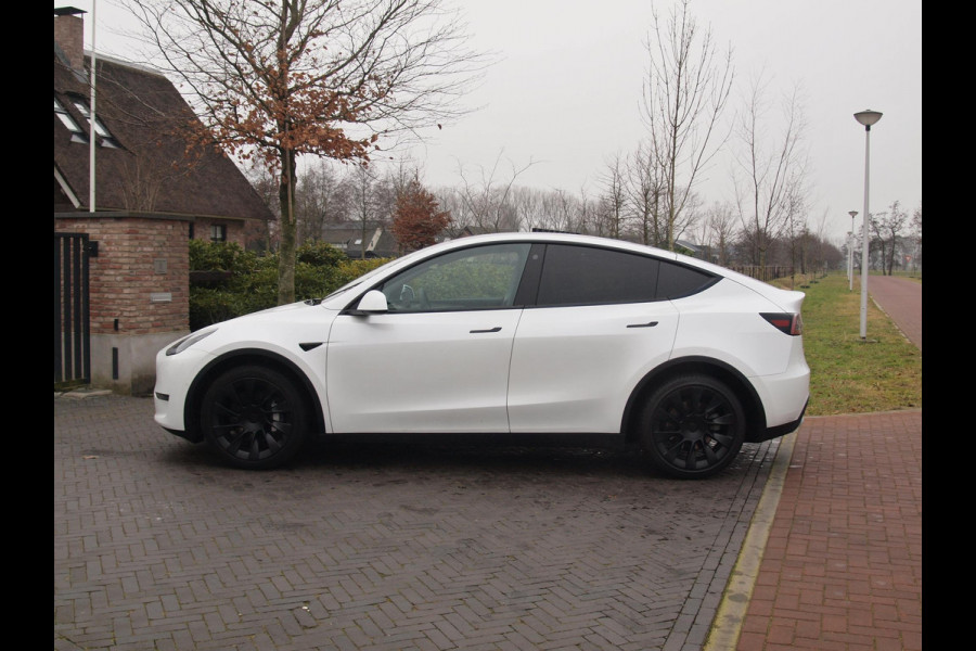 Tesla Model Y Long Range AWD 75 kWh | Panoramadak | Trekhaak | Camera | Apple Carplay | Cruise Control |