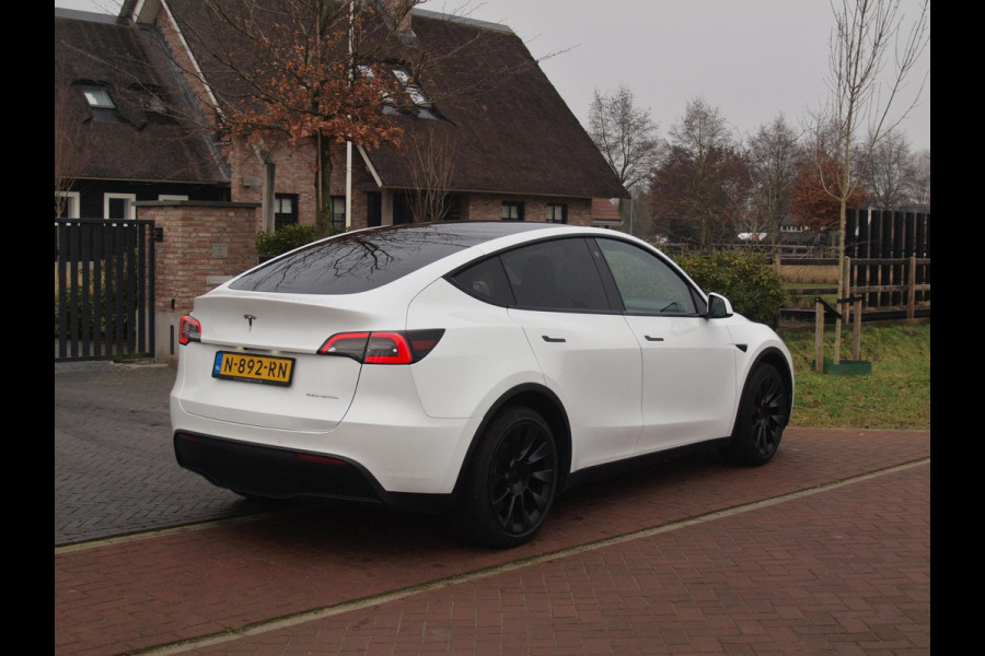 Tesla Model Y Long Range AWD 75 kWh | Panoramadak | Trekhaak | Camera | Apple Carplay | Cruise Control |