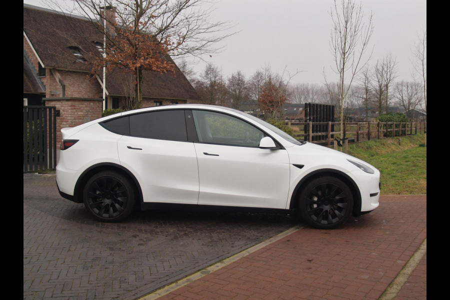 Tesla Model Y Long Range AWD 75 kWh | Panoramadak | Trekhaak | Camera | Apple Carplay | Cruise Control |