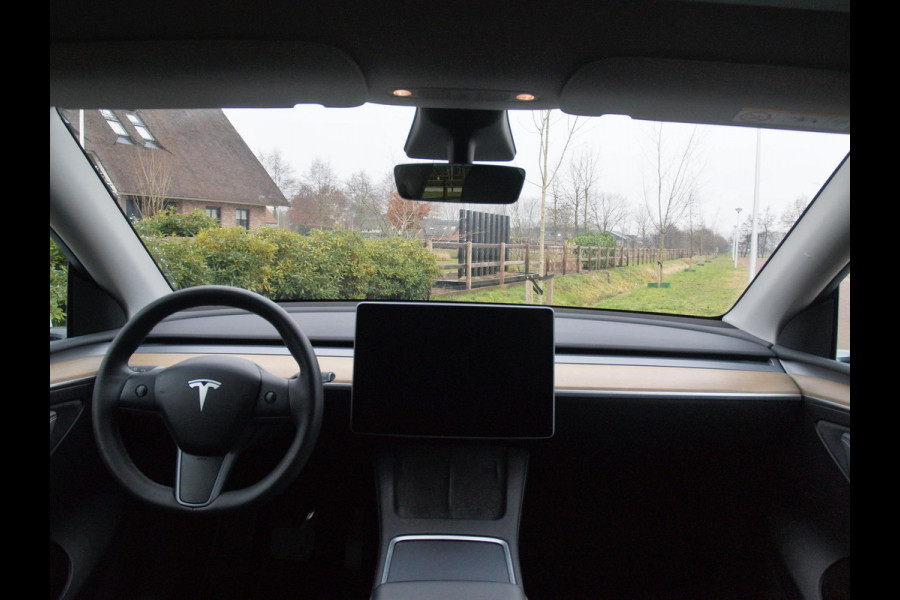 Tesla Model Y Long Range AWD 75 kWh | Panoramadak | Trekhaak | Camera | Apple Carplay | Cruise Control |