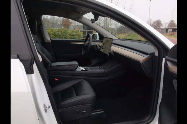 Tesla Model Y Long Range AWD 75 kWh | Panoramadak | Trekhaak | Camera | Apple Carplay | Cruise Control |