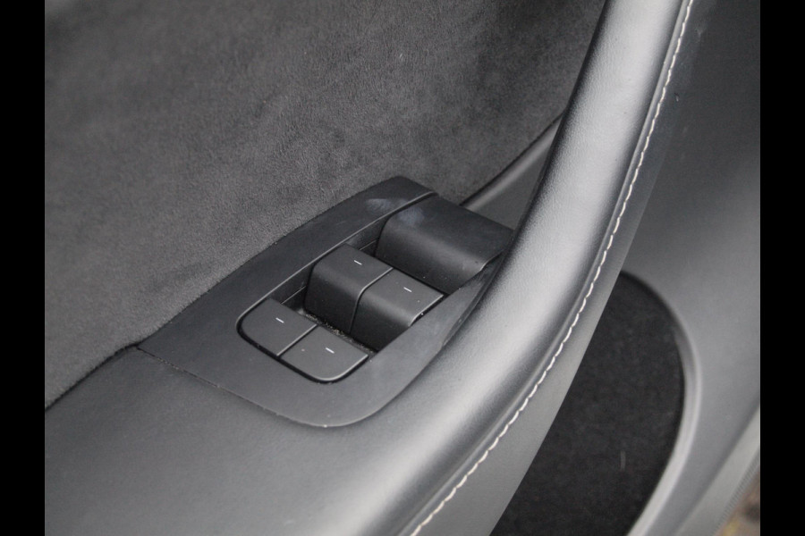 Tesla Model Y Long Range AWD 75 kWh | Panoramadak | Trekhaak | Camera | Apple Carplay | Cruise Control |