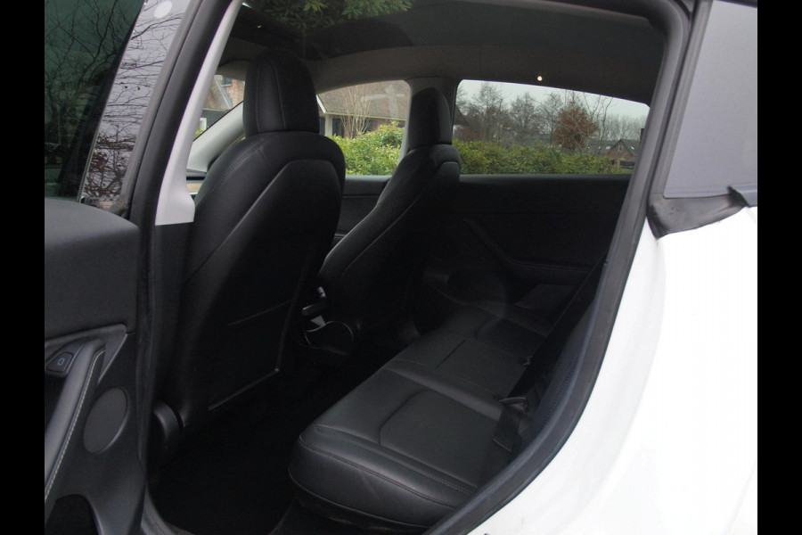 Tesla Model Y Long Range AWD 75 kWh | Panoramadak | Trekhaak | Camera | Apple Carplay | Cruise Control |