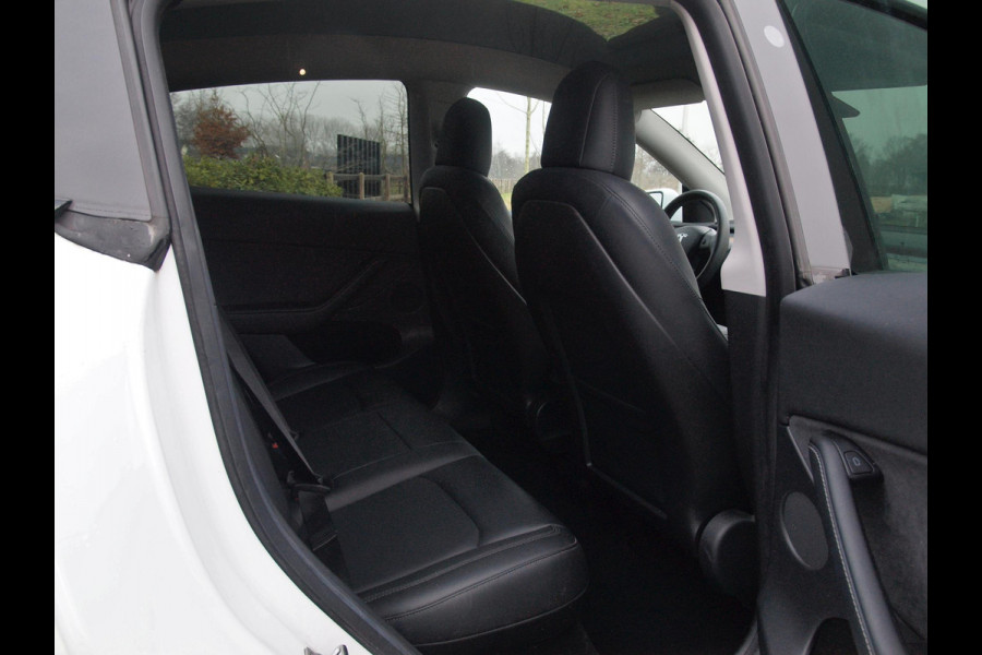 Tesla Model Y Long Range AWD 75 kWh | Panoramadak | Trekhaak | Camera | Apple Carplay | Cruise Control |