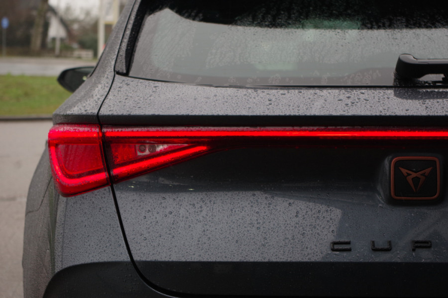 CUPRA Leon Sportstourer 1.4 e-Hybrid VZ 245 PK Performance, Panoramadak, Memory, WInterpakket, Kuipstoelen