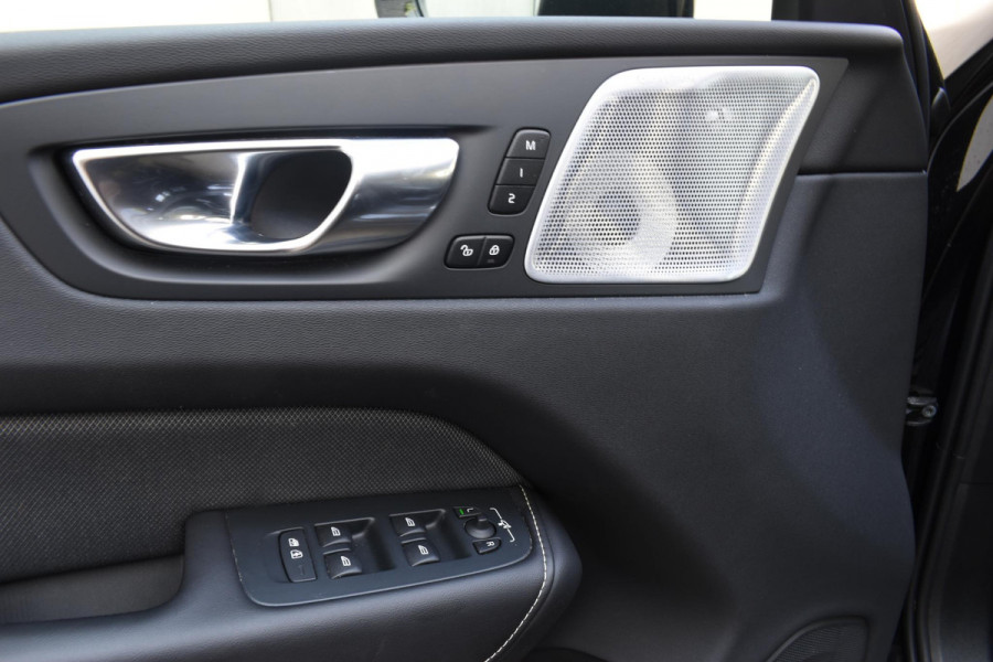 Volvo XC60 T6 350PK Automaat Plug-in Hybrid AWD Plus Black Edition/ Bowers & Wilkins / Navigatie / 360 Camera / Head-up Display / Panoramadak /  Stoelverwarming v+a / Stuurverwarming / 21'' Velgen