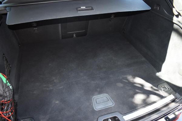 Volvo XC60 T6 350PK Automaat Plug-in Hybrid AWD Plus Black Edition/ Bowers & Wilkins / Navigatie / 360 Camera / Head-up Display / Panoramadak /  Stoelverwarming v+a / Stuurverwarming / 21'' Velgen