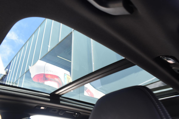 Volvo XC60 T6 350PK Automaat Plug-in Hybrid AWD Plus Black Edition/ Bowers & Wilkins / Navigatie / 360 Camera / Head-up Display / Panoramadak /  Stoelverwarming v+a / Stuurverwarming / 21'' Velgen