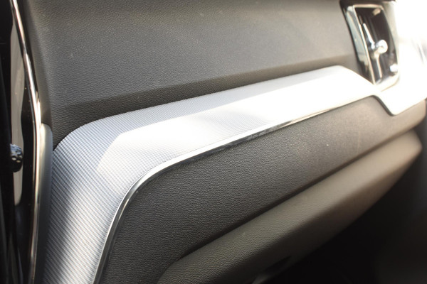 Volvo XC60 T6 350PK Automaat Plug-in Hybrid AWD Plus Black Edition/ Bowers & Wilkins / Navigatie / 360 Camera / Head-up Display / Panoramadak /  Stoelverwarming v+a / Stuurverwarming / 21'' Velgen