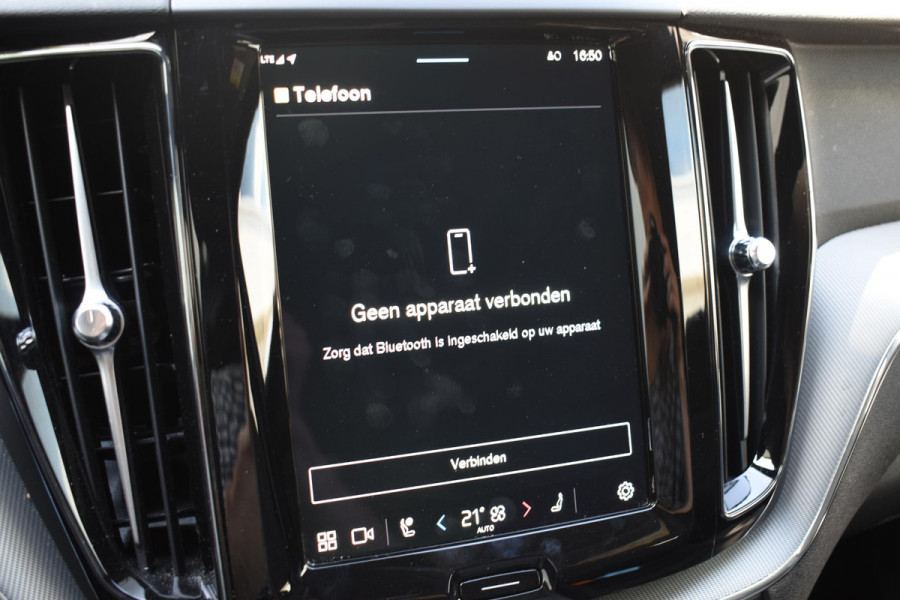 Volvo XC60 T6 350PK Automaat Plug-in Hybrid AWD Plus Black Edition/ Bowers & Wilkins / Navigatie / 360 Camera / Head-up Display / Panoramadak /  Stoelverwarming v+a / Stuurverwarming / 21'' Velgen
