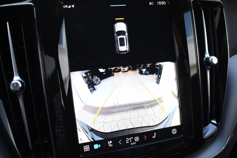 Volvo XC60 T6 350PK Automaat Plug-in Hybrid AWD Plus Black Edition/ Bowers & Wilkins / Navigatie / 360 Camera / Head-up Display / Panoramadak /  Stoelverwarming v+a / Stuurverwarming / 21'' Velgen