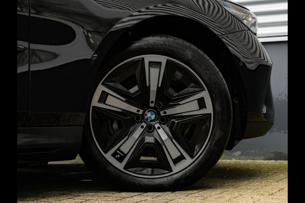 BMW i5 Touring eDrive40 - Sportstoelen - Getint Glas - Harman Kardon - Iconic Glow Exterieur