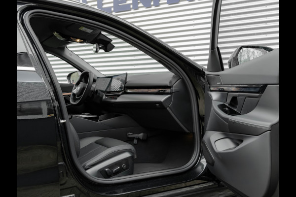 BMW i5 Touring eDrive40 - Sportstoelen - Getint Glas - Harman Kardon - Iconic Glow Exterieur