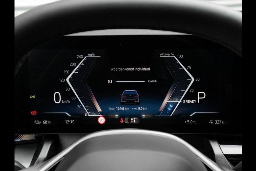 BMW i5 Touring eDrive40 - Sportstoelen - Getint Glas - Harman Kardon - Iconic Glow Exterieur