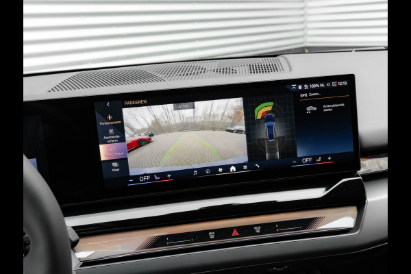 BMW i5 Touring eDrive40 - Sportstoelen - Getint Glas - Harman Kardon - Iconic Glow Exterieur