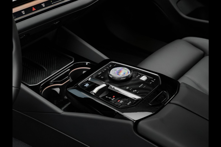 BMW i5 Touring eDrive40 - Sportstoelen - Getint Glas - Harman Kardon - Iconic Glow Exterieur