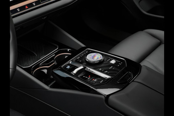 BMW i5 Touring eDrive40 - Sportstoelen - Getint Glas - Harman Kardon - Iconic Glow Exterieur