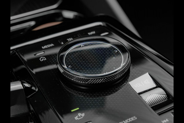 BMW i5 Touring eDrive40 - Sportstoelen - Getint Glas - Harman Kardon - Iconic Glow Exterieur