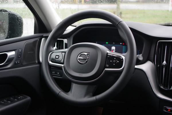 Volvo XC60 2.0 T6 350 PK AWD Ultimate Dark Long Range PHEV, Panoramadak, Head-Up, Harman/Kardon
