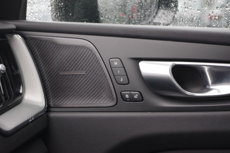 Volvo XC60 2.0 T6 350 PK AWD Ultimate Dark Long Range PHEV, Panoramadak, Head-Up, Harman/Kardon