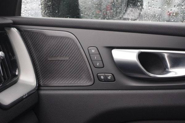 Volvo XC60 2.0 T6 350 PK AWD Ultimate Dark Long Range PHEV, Panoramadak, Head-Up, Harman/Kardon