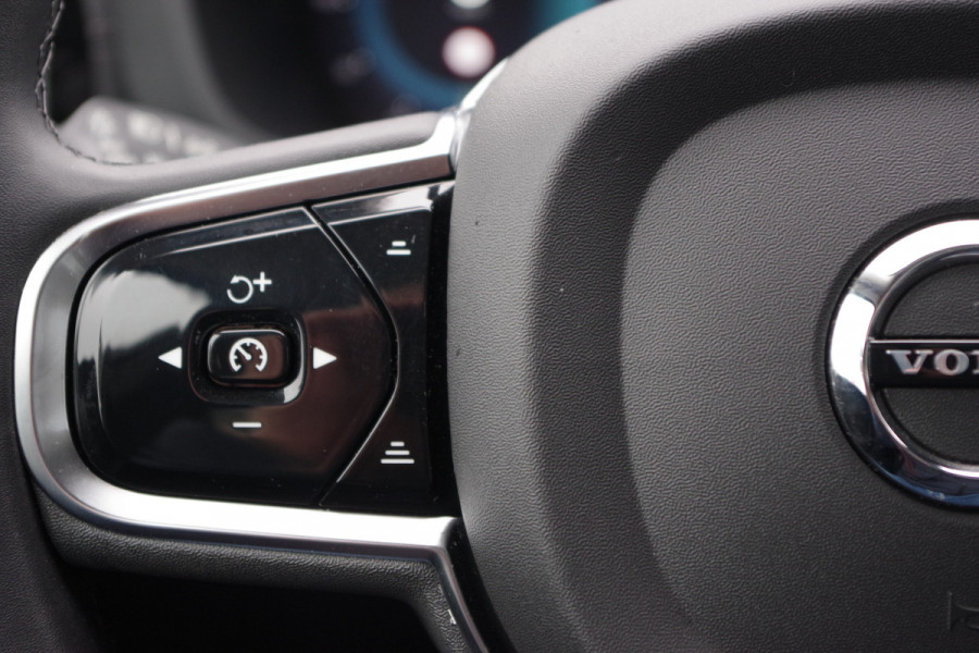 Volvo XC60 2.0 T6 350 PK AWD Ultimate Dark Long Range PHEV, Panoramadak, Head-Up, Harman/Kardon