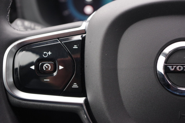 Volvo XC60 2.0 T6 350 PK AWD Ultimate Dark Long Range PHEV, Panoramadak, Head-Up, Harman/Kardon