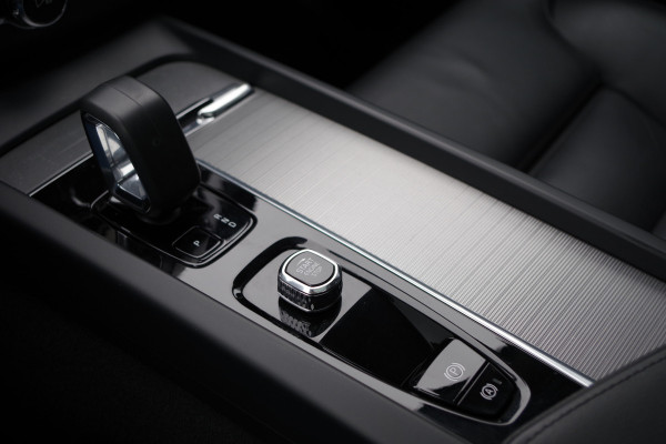 Volvo XC60 2.0 T6 350 PK AWD Ultimate Dark Long Range PHEV, Panoramadak, Head-Up, Harman/Kardon