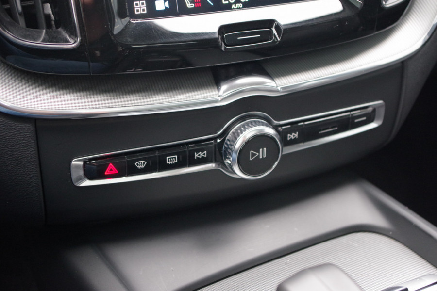 Volvo XC60 2.0 T6 350 PK AWD Ultimate Dark Long Range PHEV, Panoramadak, Head-Up, Harman/Kardon