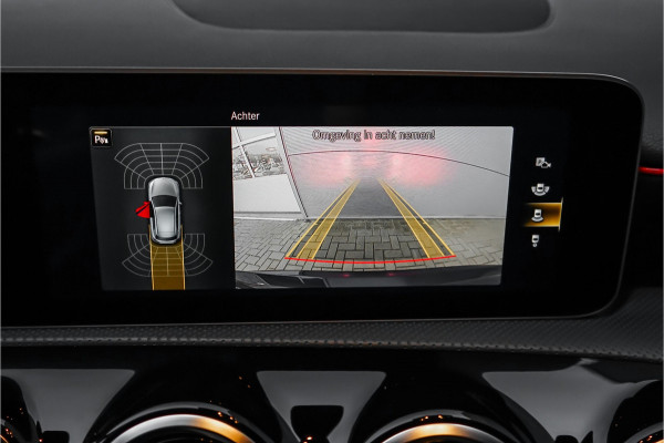 Mercedes-Benz A-Klasse 180 Business Solution AMG Stoelverw Trekhaak Camera CarPlay