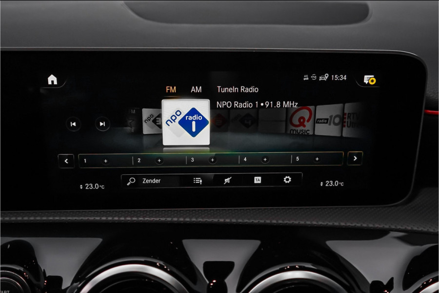 Mercedes-Benz A-Klasse 180 Business Solution AMG Stoelverw Trekhaak Camera CarPlay