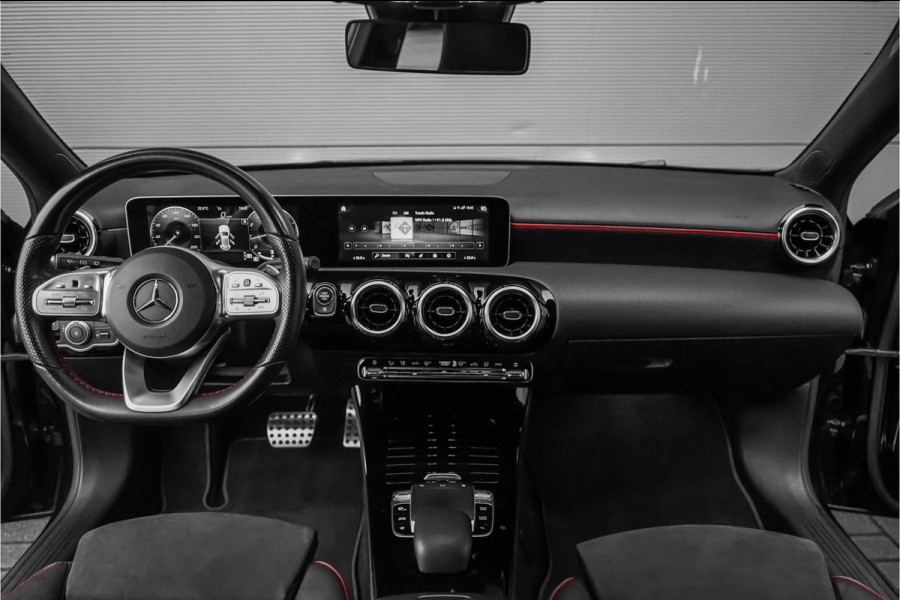 Mercedes-Benz A-Klasse 180 Business Solution AMG Stoelverw Trekhaak Camera CarPlay